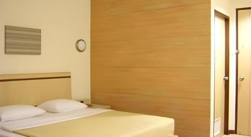 Gajahmada Avara Boutique Hotel Понтианак Экстерьер фото